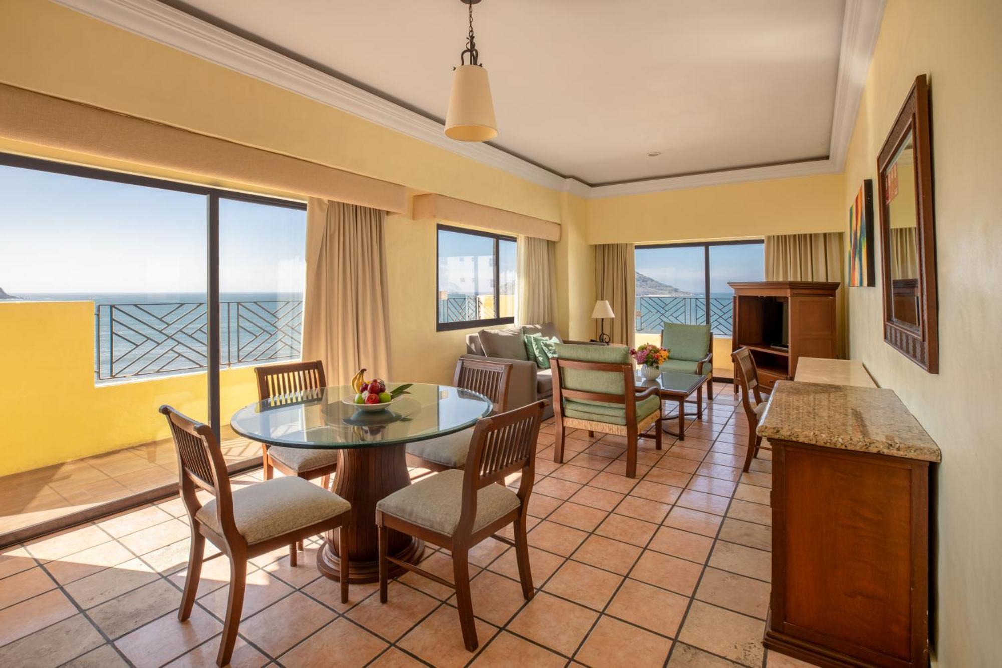 Royal Villas Resort Mazatlán Esterno foto A suite at the Sheraton Vistana Resort